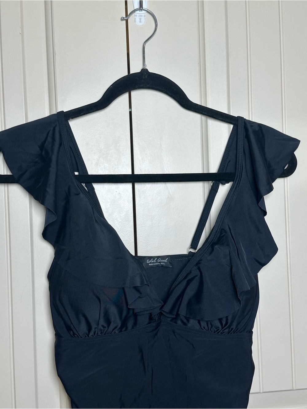 Edel Qual Women’s One Piece Black Swimsuit With Ruffle Accent And Ruched Sides L - Picture 4 of 15